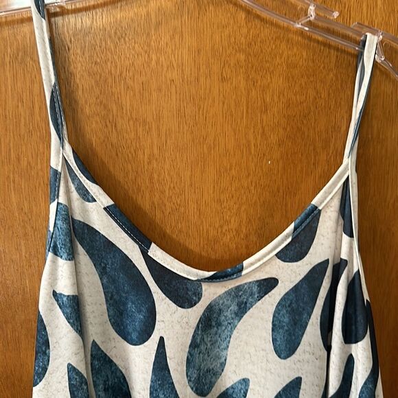 Super flowy romper  - Picture 3 of 9